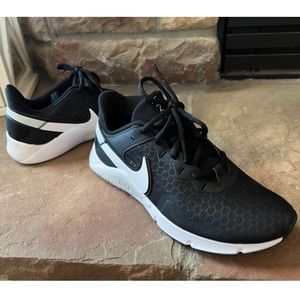 Women’s Nike Legend Essential 2